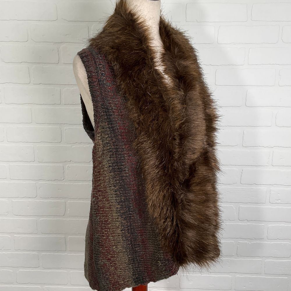 Chicos Sweater Vest Women S 4/6 Red Brown Fur Open Mob Wife Knit Boho Autumn